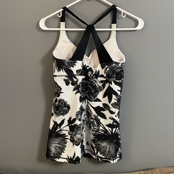 Women’s Lululemon Flower Print Tank Top Size 4 - Picture 2 of 2